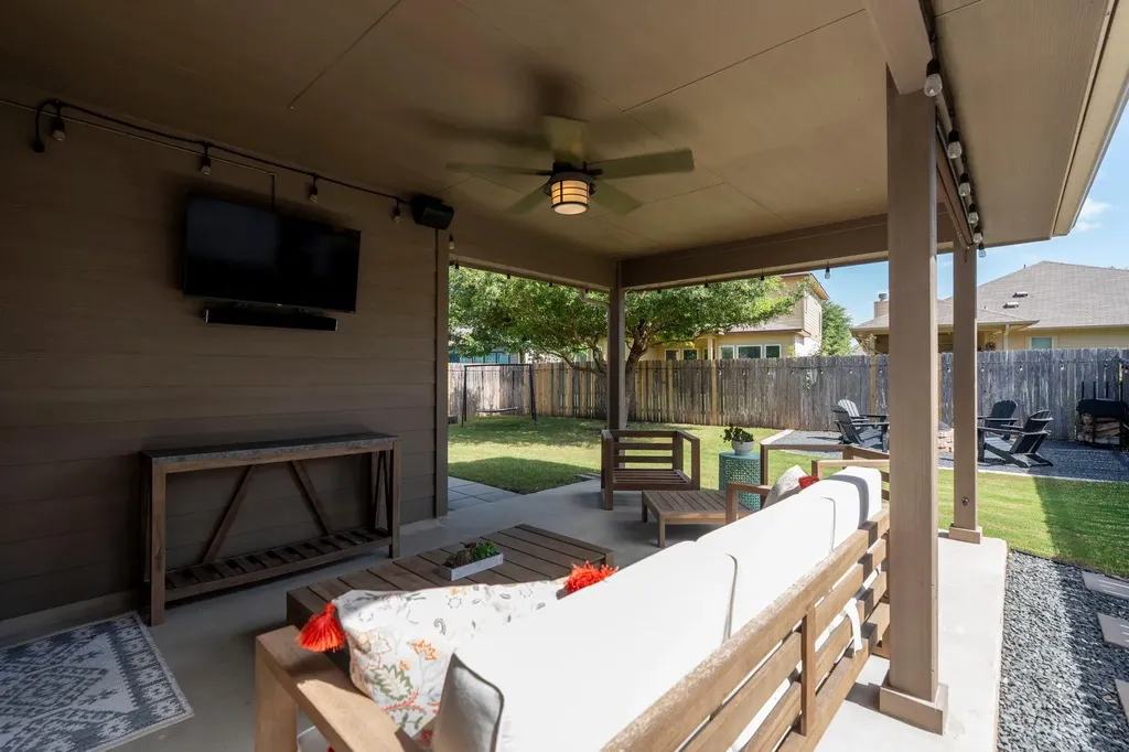 194 Sugar Creek Buda TX 78610