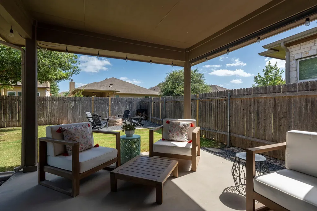 194 Sugar Creek Buda TX 78610