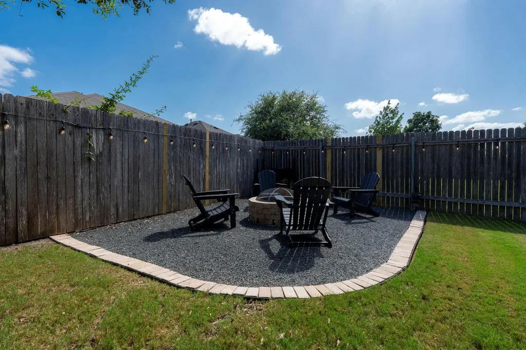 194 Sugar Creek Buda TX 78610