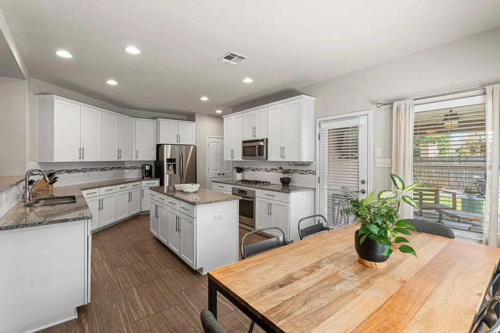 194 Sugar Creek Buda TX 78610