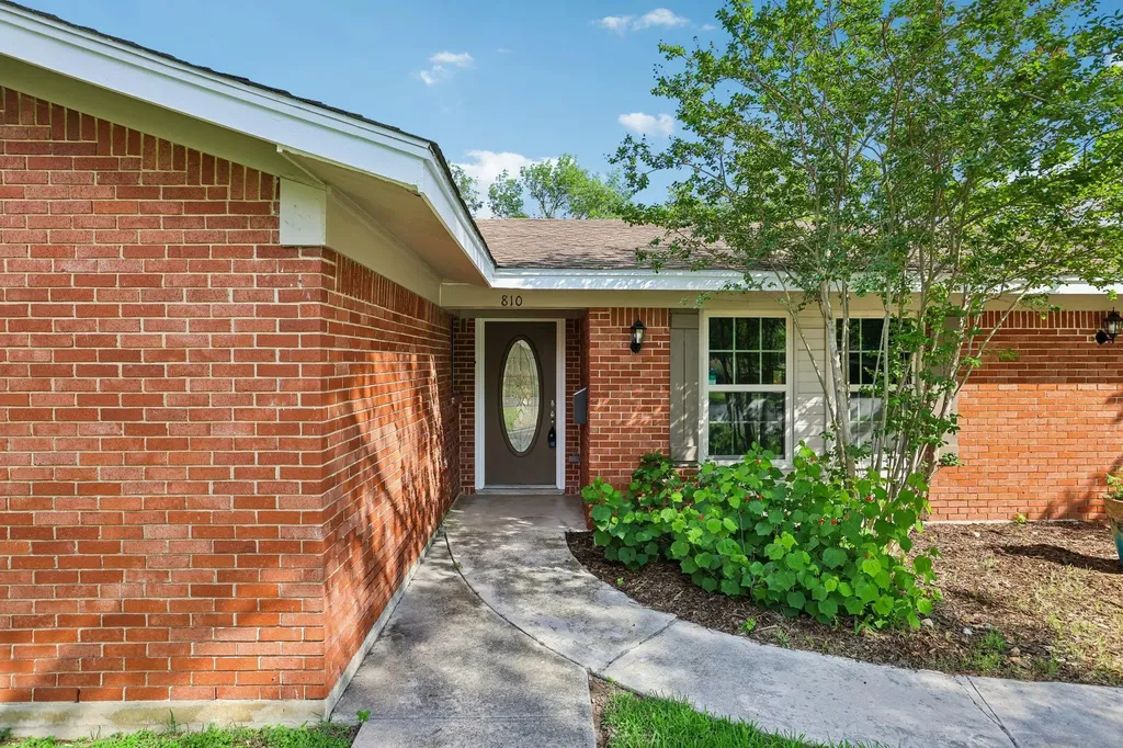 810 Vogel Drive Lockhart TX 78644