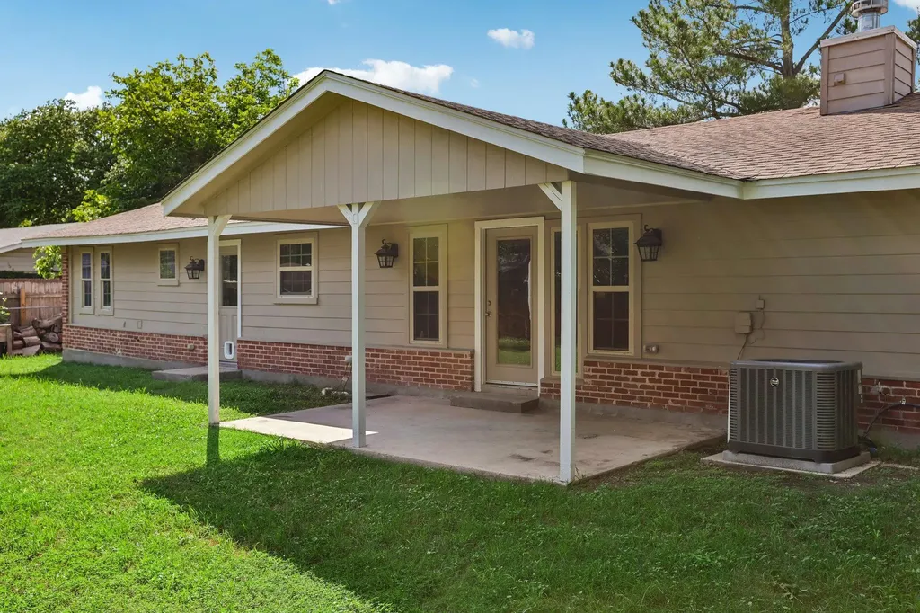 810 Vogel Drive Lockhart TX 78644