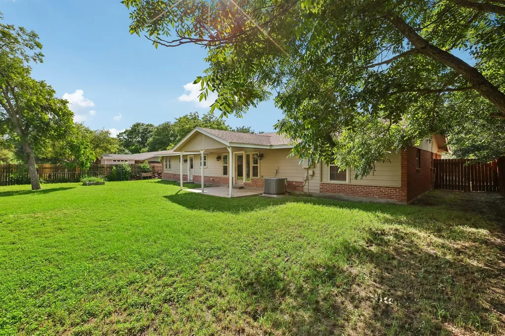 810 Vogel Drive Lockhart TX 78644