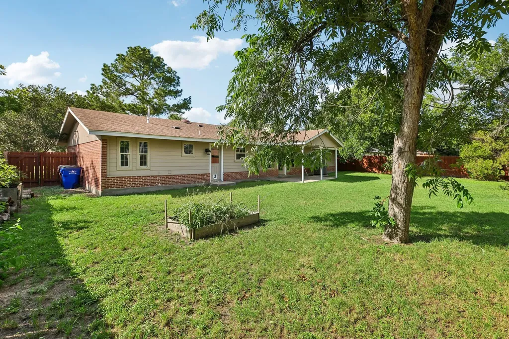 810 Vogel Drive Lockhart TX 78644