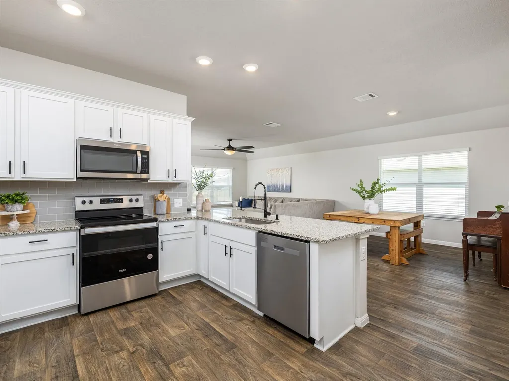 439 Hunter Loop Bertram TX 78605