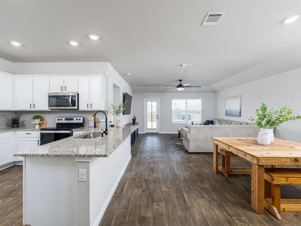 439 Hunter Loop Bertram TX 78605