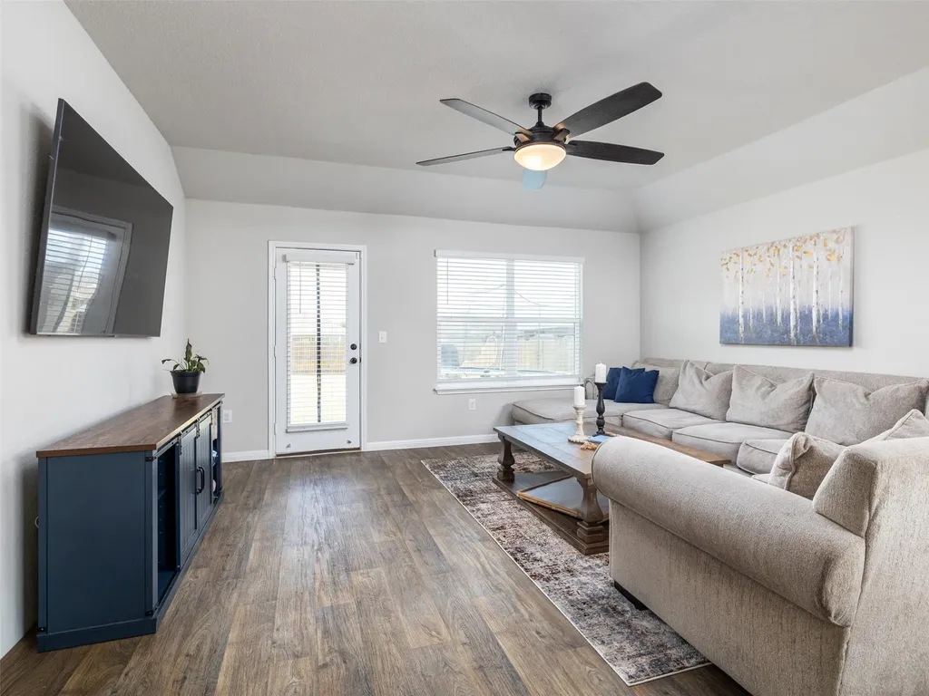439 Hunter Loop Bertram TX 78605