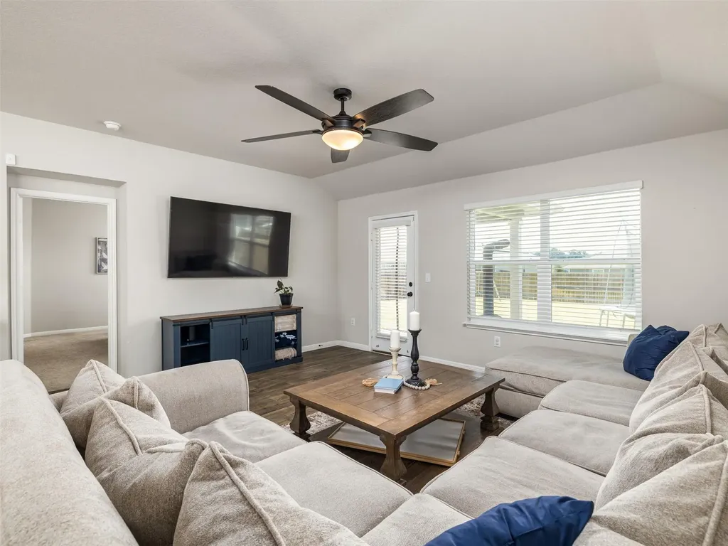439 Hunter Loop Bertram TX 78605