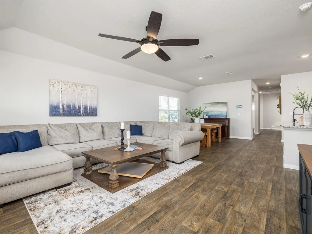 439 Hunter Loop Bertram TX 78605