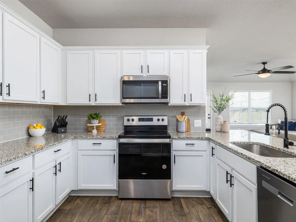439 Hunter Loop Bertram TX 78605