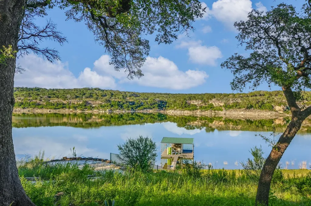 3004 Travis Lakeside Drive Spicewood TX 78669