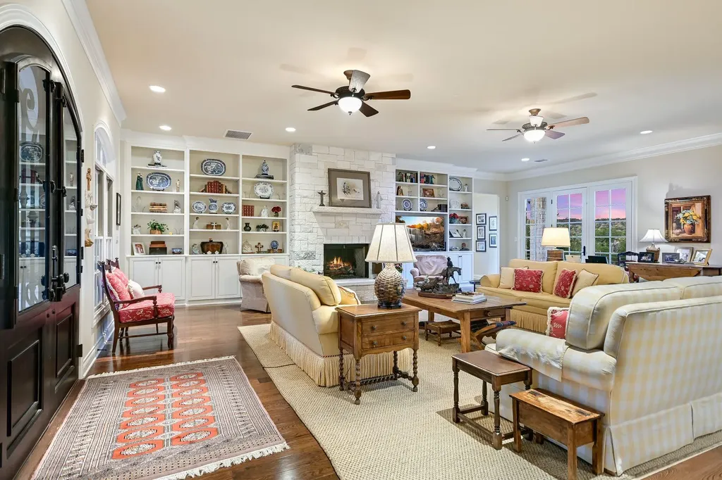 3004 Travis Lakeside Drive Spicewood TX 78669
