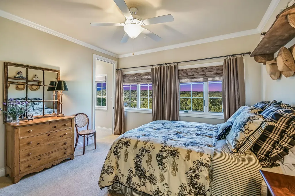 3004 Travis Lakeside Drive Spicewood TX 78669