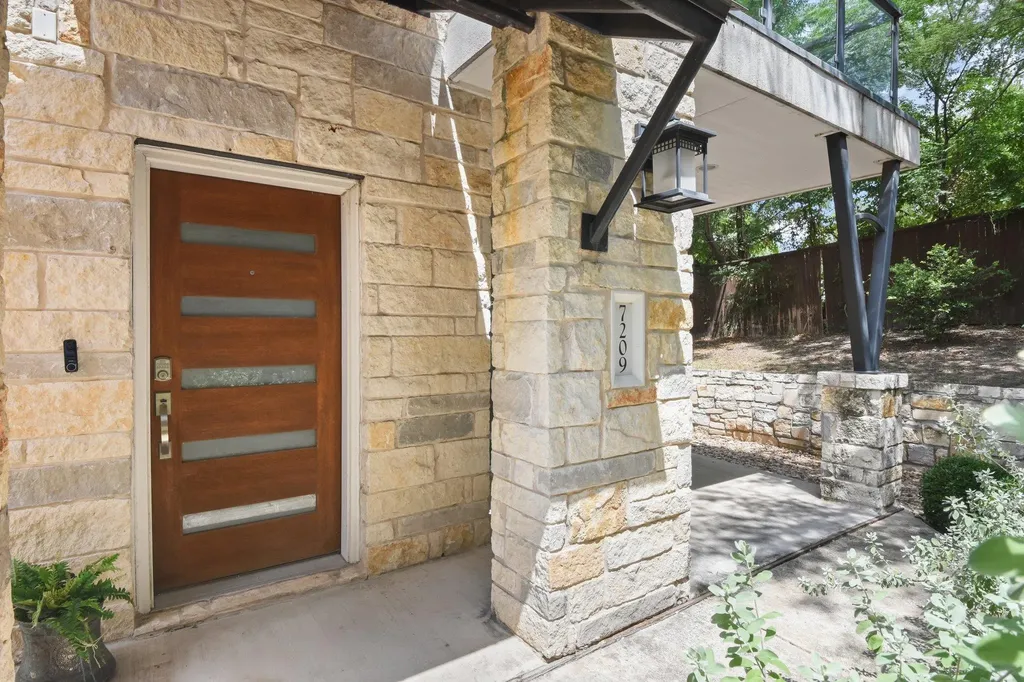 7209 Bassett Court Austin TX 78741