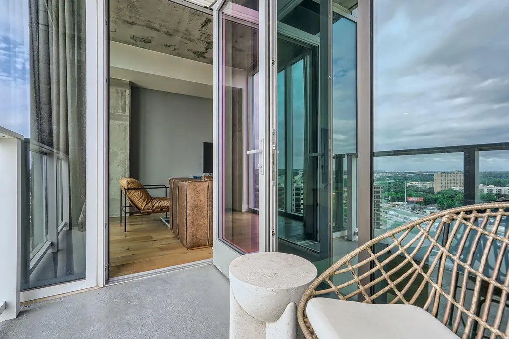48 E East Avenue Austin TX 78701