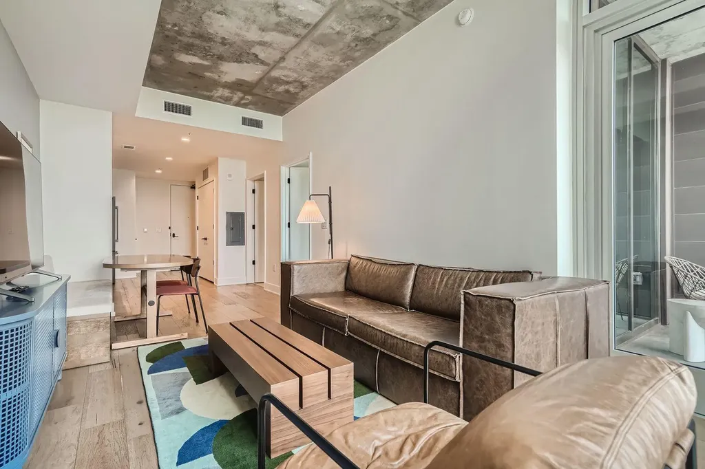 48 E East Avenue Austin TX 78701