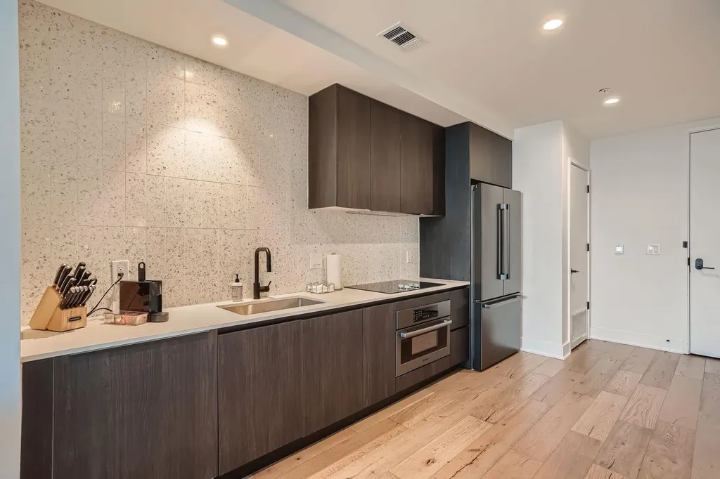 48 E East Avenue Austin TX 78701
