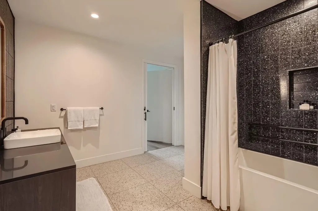 48 E East Avenue Austin TX 78701