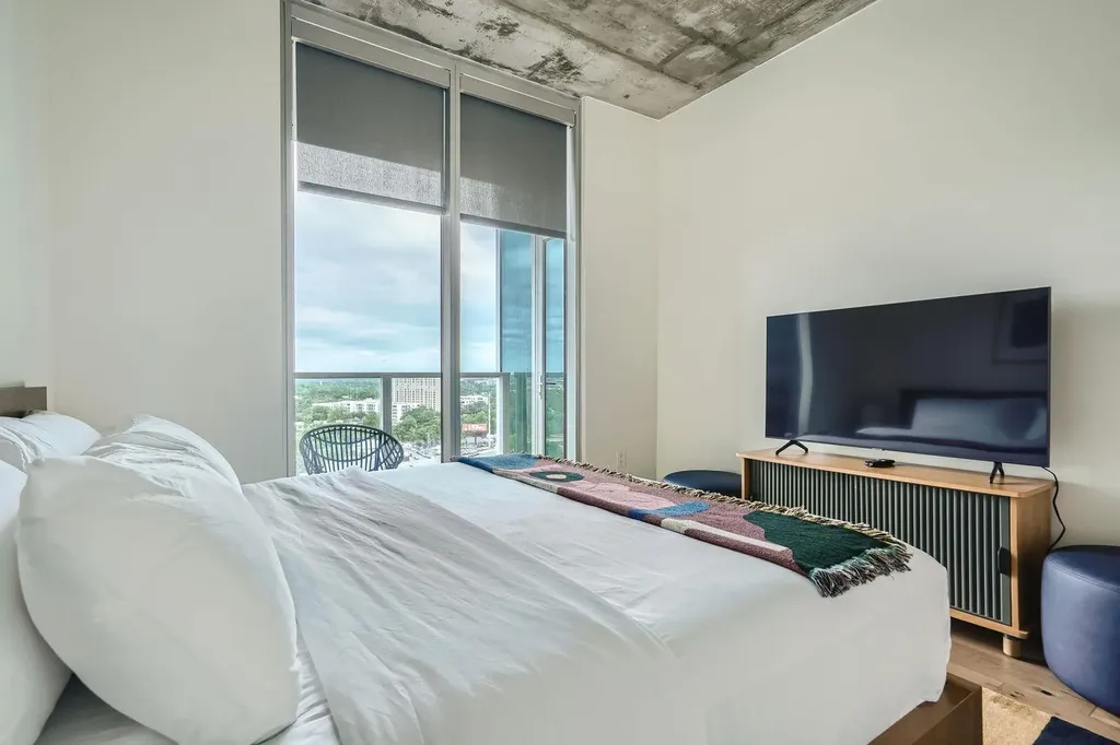 48 E East Avenue Austin TX 78701