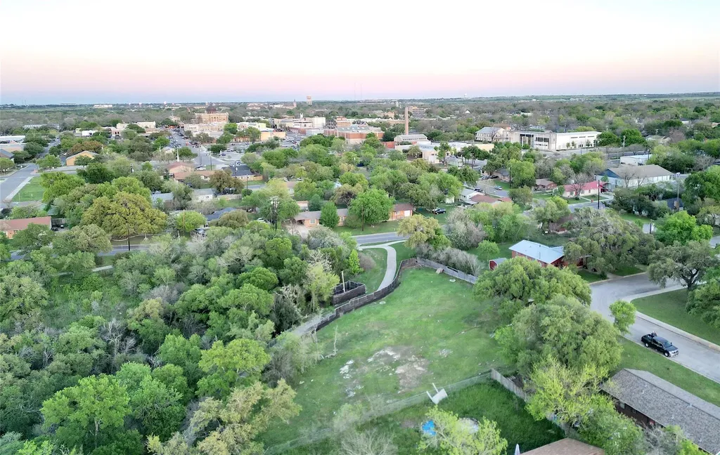 701 Montgomery Street Georgetown TX 78626