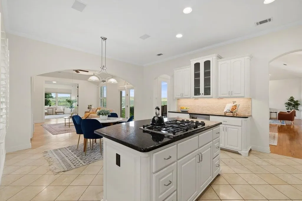 17312 Northlake Hills Drive Jonestown TX 78645
