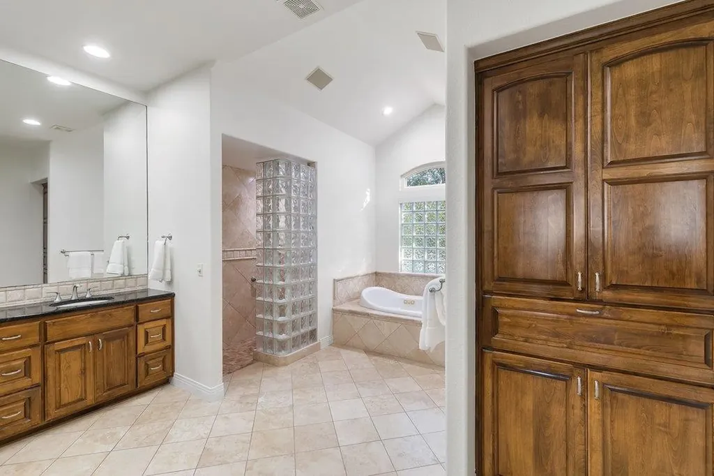 17312 Northlake Hills Drive Jonestown TX 78645