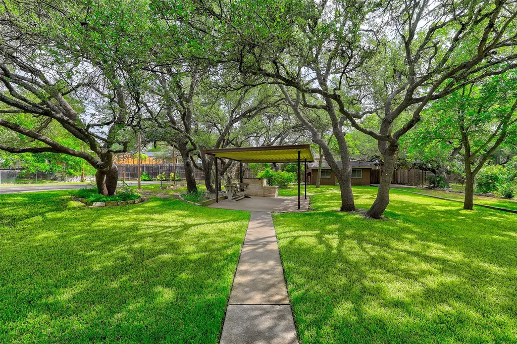 8606 Thunderbird Road Austin TX 78736