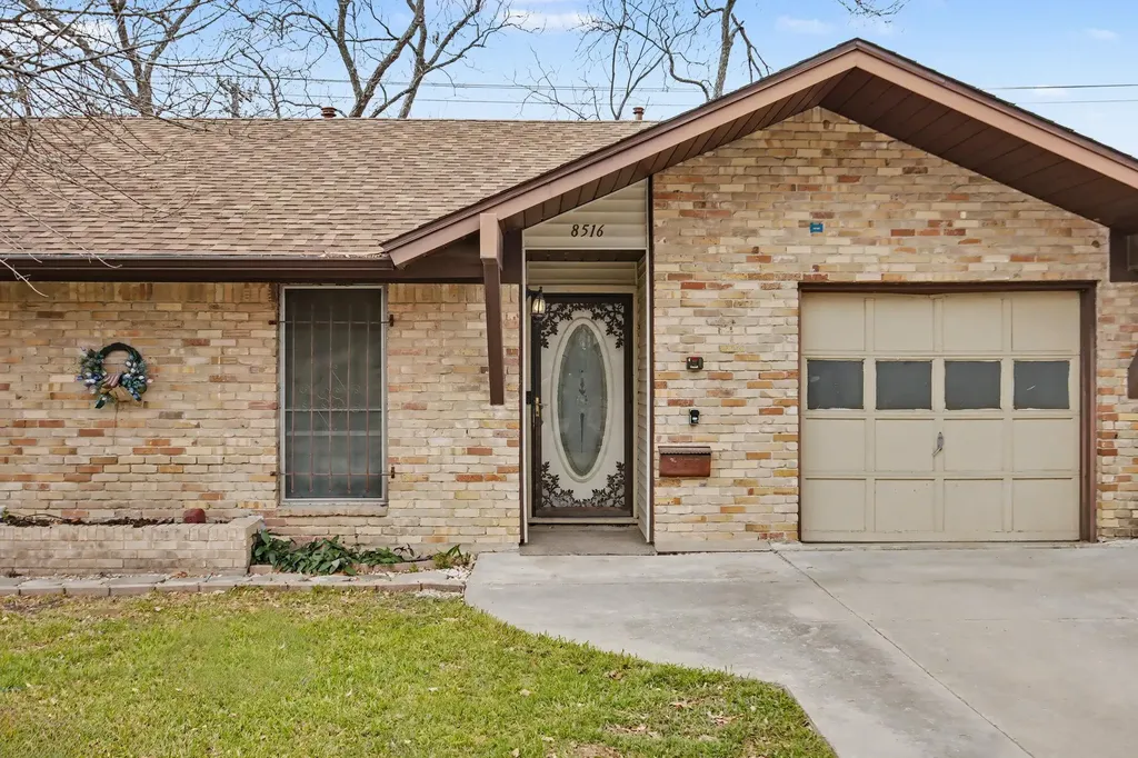8516 Woodstone Drive Austin TX 78757