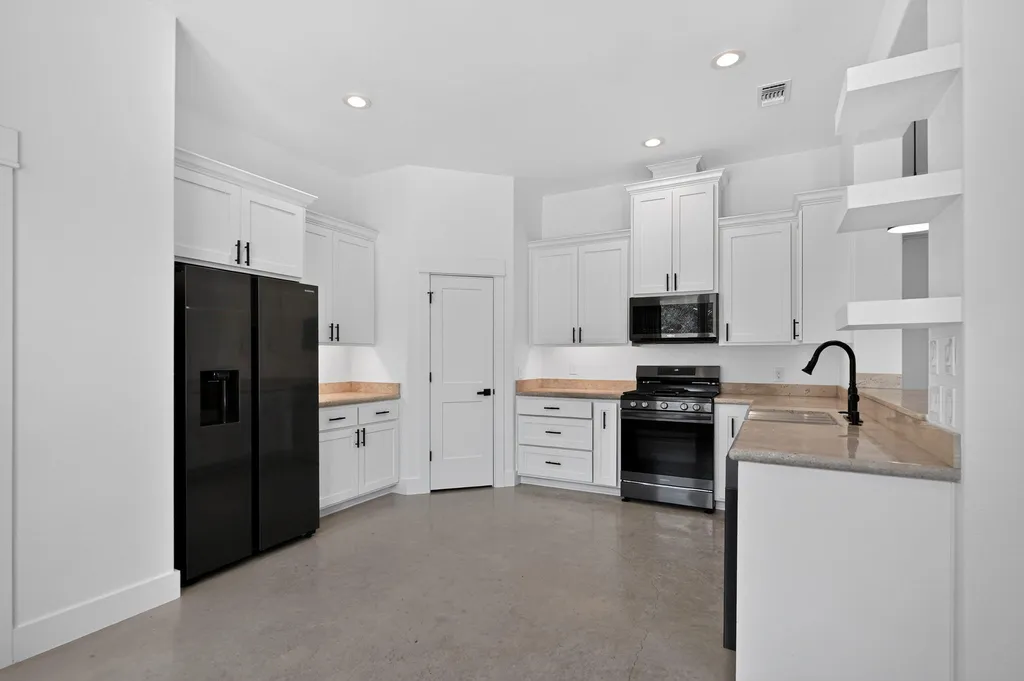 116 E Hickory Drive Granite Shoals TX 78654