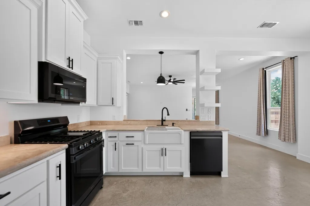 116 E Hickory Drive Granite Shoals TX 78654