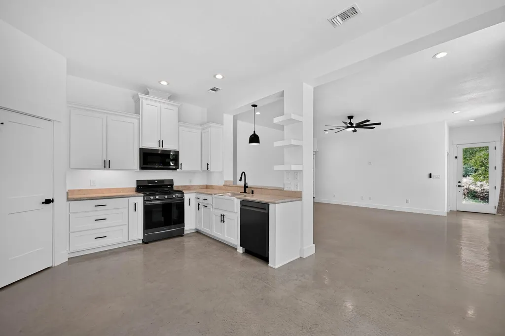 116 E Hickory Drive Granite Shoals TX 78654