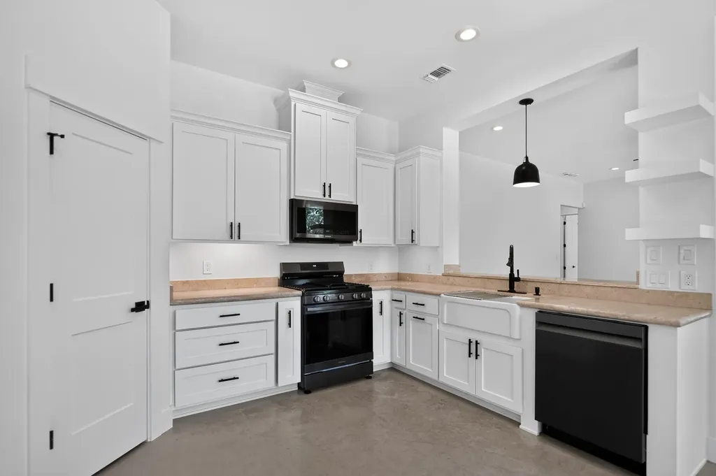 116 E Hickory Drive Granite Shoals TX 78654