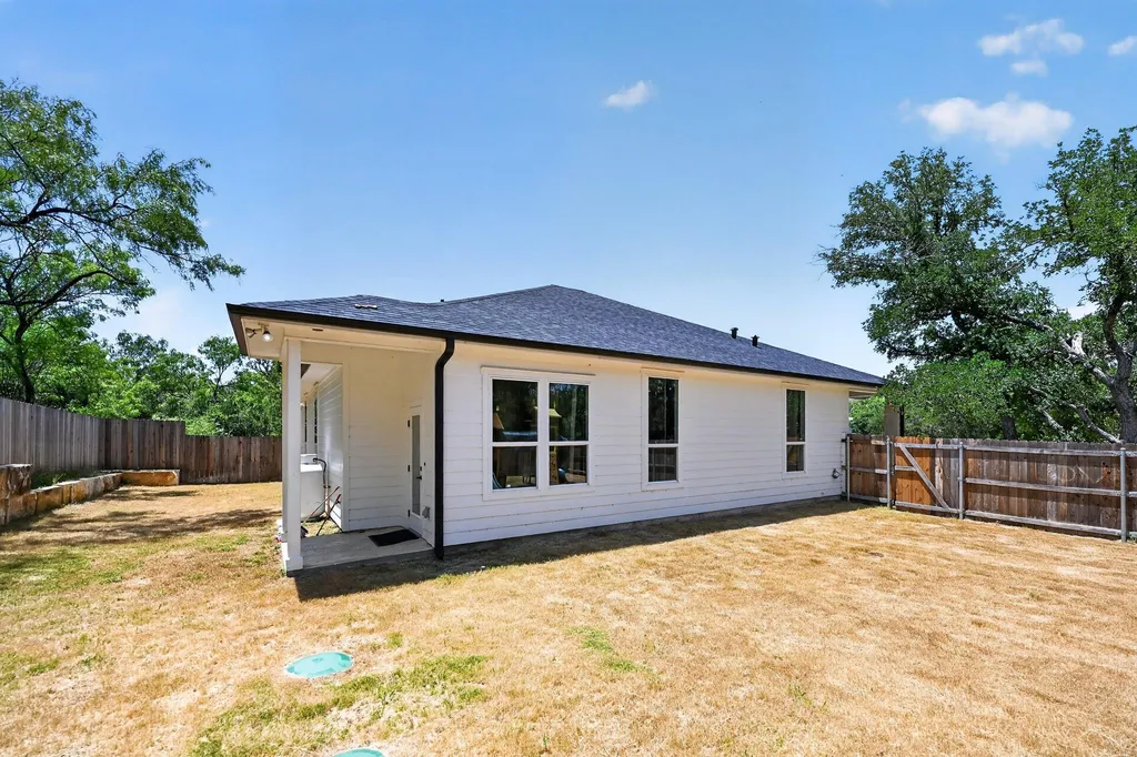 116 E Hickory Drive Granite Shoals TX 78654