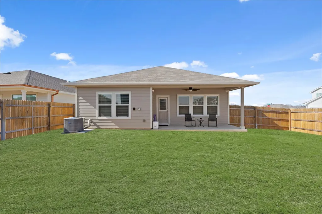 790 Arnold Loop Kyle TX 78640
