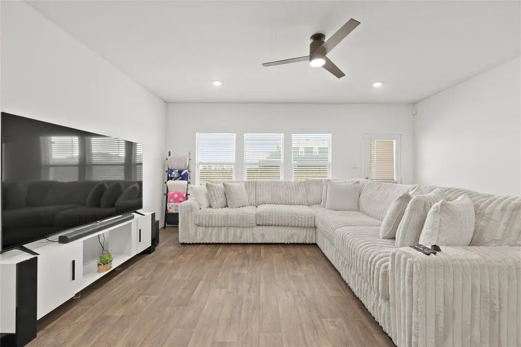 790 Arnold Loop Kyle TX 78640