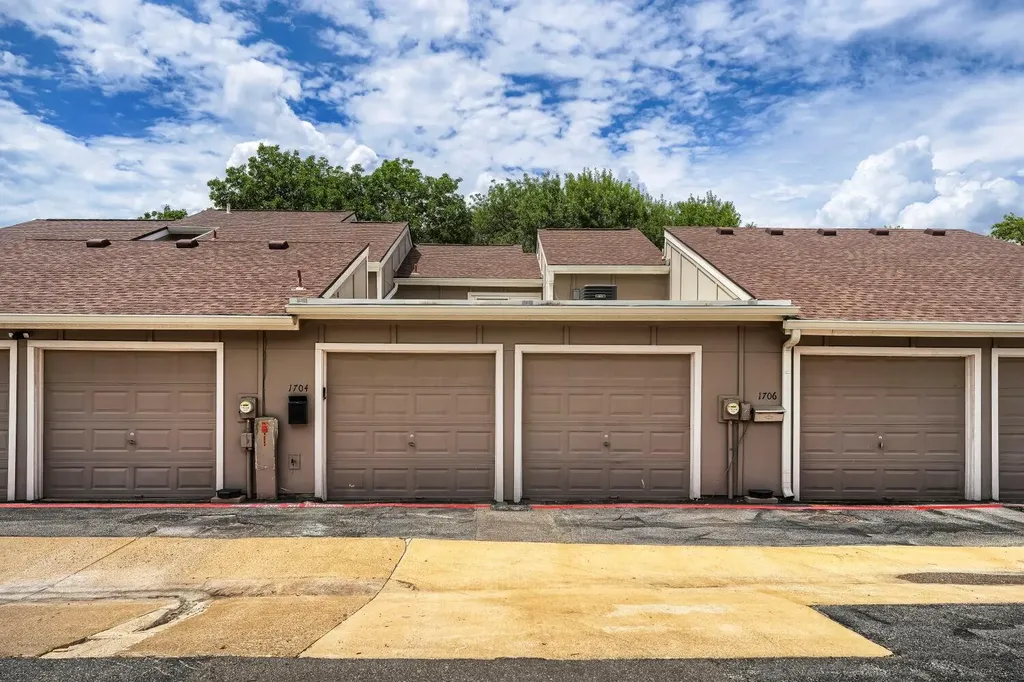 1706 Timberwood Drive Austin TX 78741
