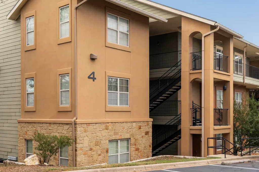 6810 Deatonhill Drive Austin TX 78745