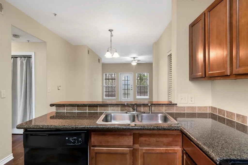 6810 Deatonhill Drive Austin TX 78745