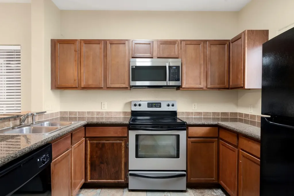 6810 Deatonhill Drive Austin TX 78745