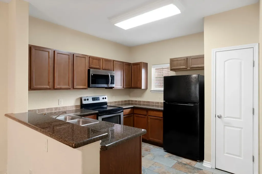 6810 Deatonhill Drive Austin TX 78745