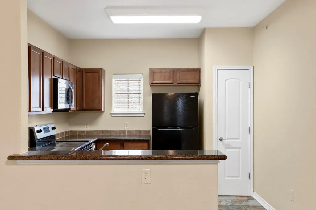 6810 Deatonhill Drive Austin TX 78745