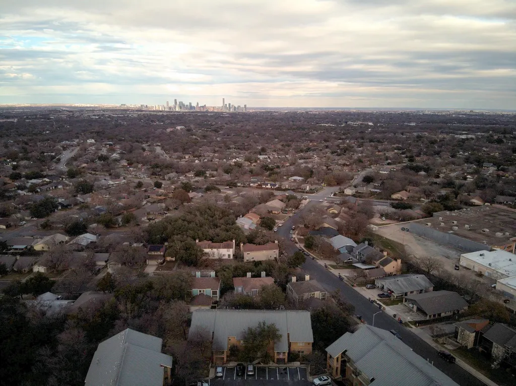 6810 Deatonhill Drive Austin TX 78745