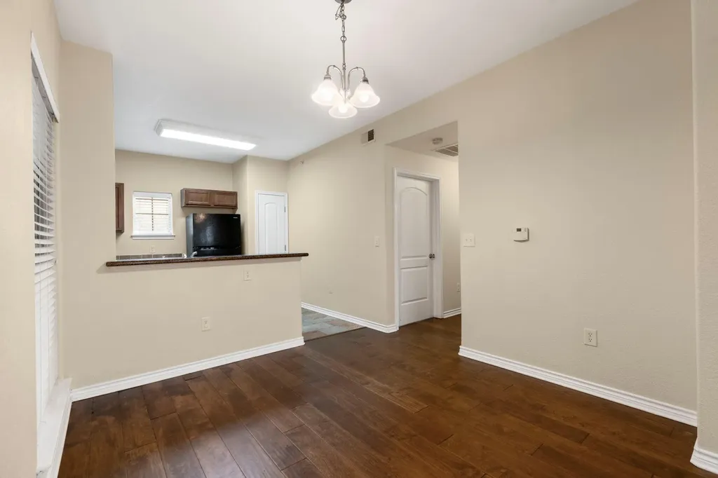 6810 Deatonhill Drive Austin TX 78745