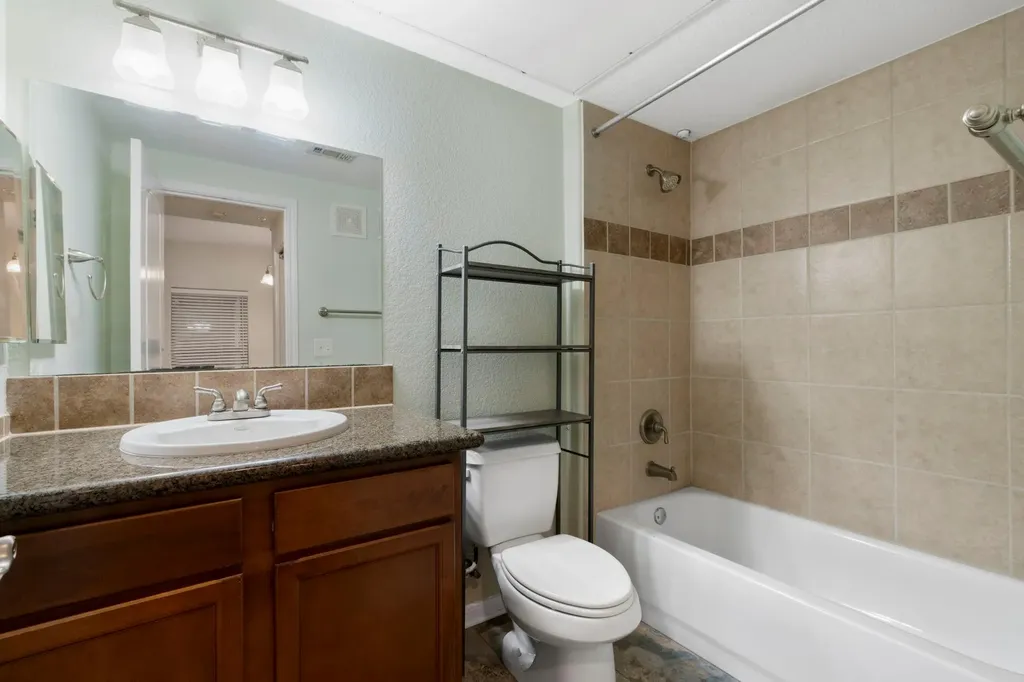 6810 Deatonhill Drive Austin TX 78745