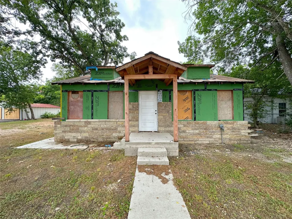 818 Plum Street Lockhart TX 78644