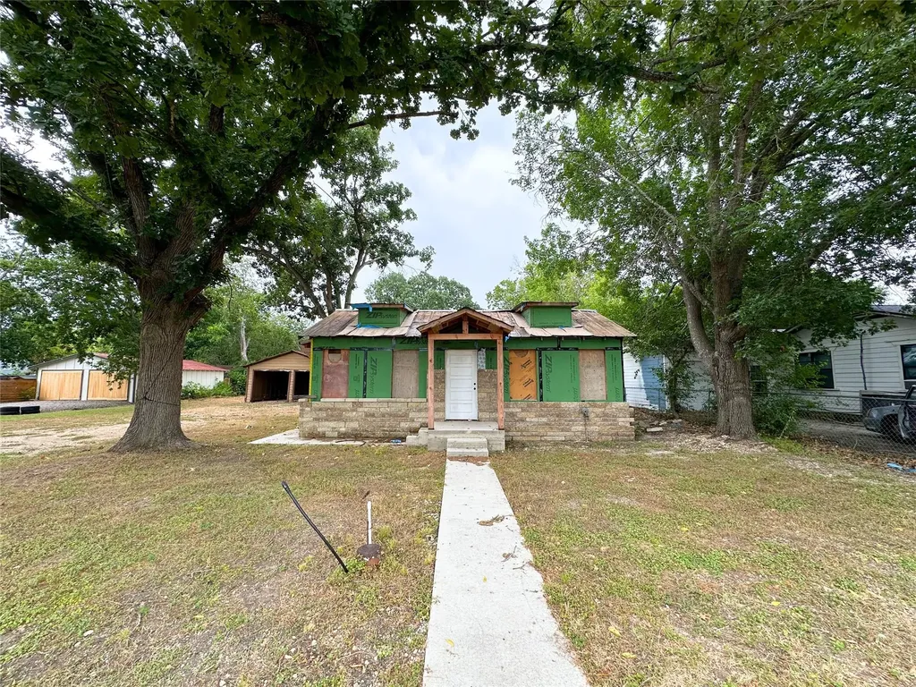 818 Plum Street Lockhart TX 78644