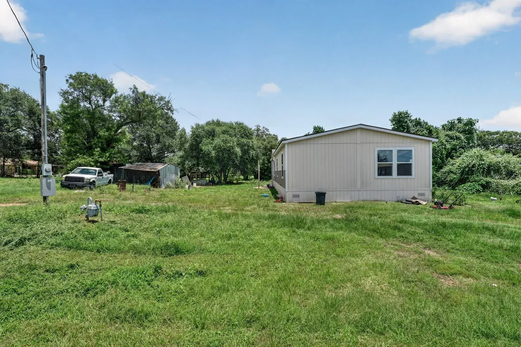 908 Yegua Drive Lexington TX 78947