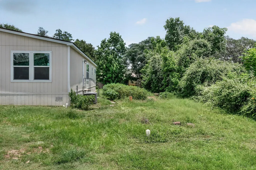 908 Yegua Drive Lexington TX 78947