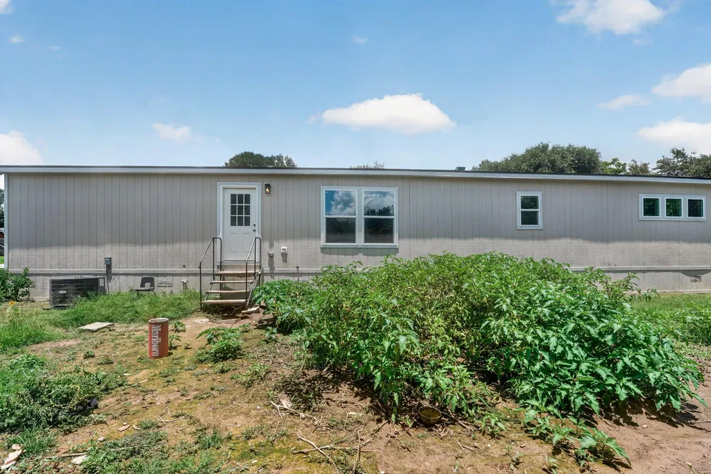 908 Yegua Drive Lexington TX 78947