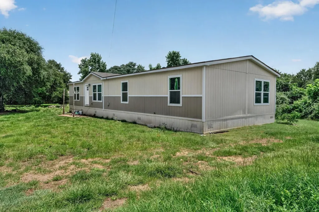908 Yegua Drive Lexington TX 78947